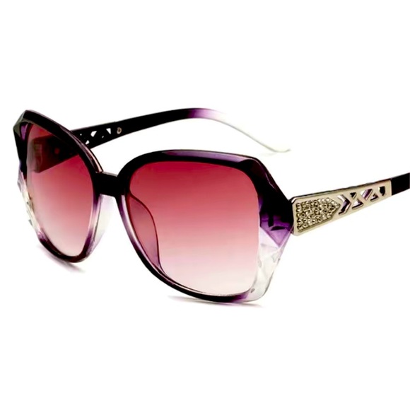 Accessories - Trendy Sunglasses for Women!